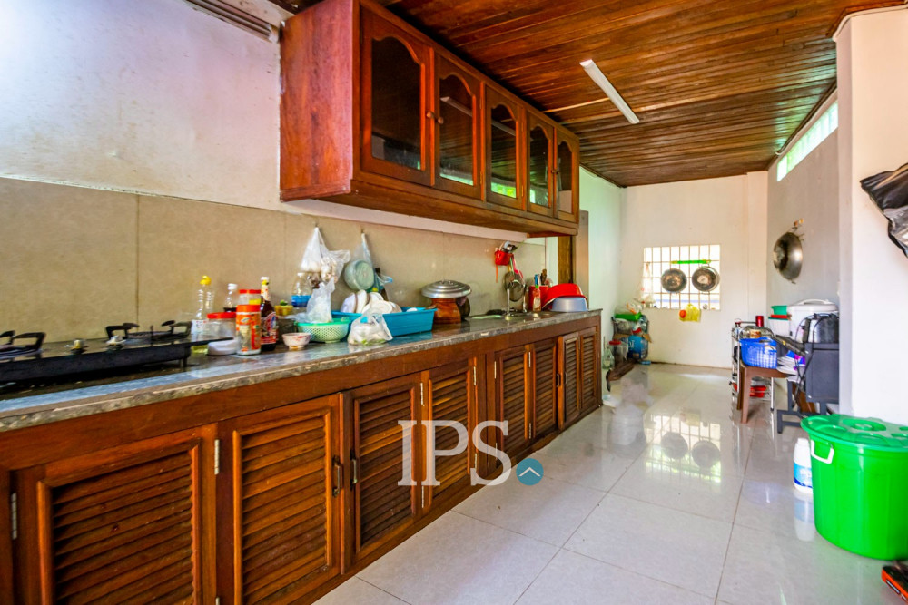 6 Bedroom House For Rent - Svay Dangkum, Siem Reap - Image 10