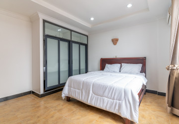 3 Bedroom Serviced Penthouse For Rent - Beoung Prolit, Phnom Penh thumbnail