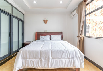 3 Bedroom Serviced Penthouse For Rent - Beoung Prolit, Phnom Penh thumbnail