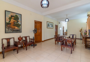 3 Bedroom Apartment For Rent - Tonle Bassac, Phnom Penh thumbnail