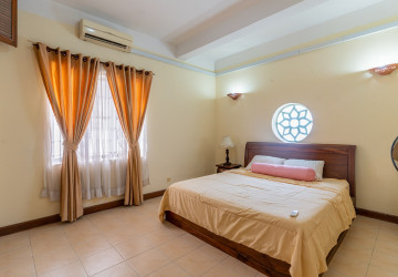 3 Bedroom Apartment For Rent - Tonle Bassac, Phnom Penh thumbnail