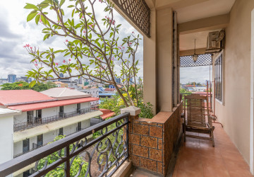 3 Bedroom Apartment For Rent - Tonle Bassac, Phnom Penh thumbnail