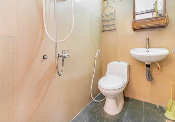 Renovated 2 Bedroom Apartment For Rent - Srah Chork, Phnom Penh thumbnail
