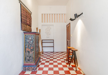 Renovated 2 Bedroom Apartment For Rent - Srah Chork, Phnom Penh thumbnail