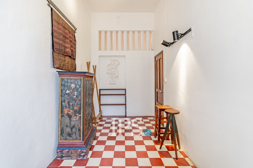 Renovated 2 Bedroom Apartment For Rent - Srah Chork, Phnom Penh