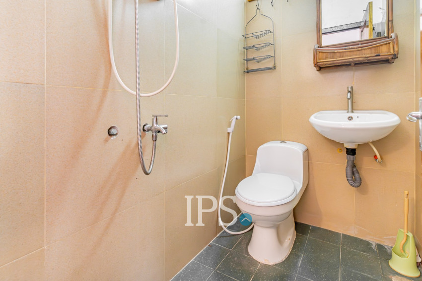 Renovated 2 Bedroom Apartment For Rent - Srah Chork, Phnom Penh