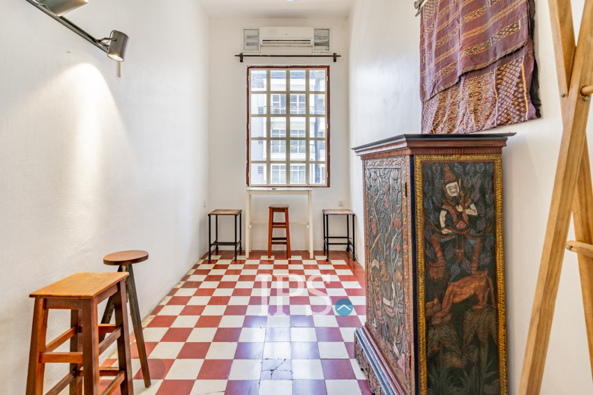 Renovated 2 Bedroom Apartment For Rent - Srah Chork, Phnom Penh