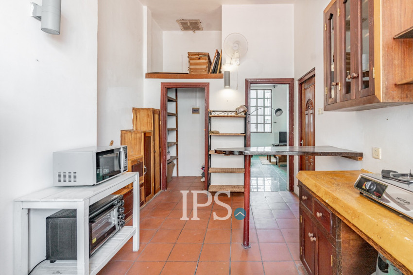 Renovated 2 Bedroom Apartment For Rent - Srah Chork, Phnom Penh