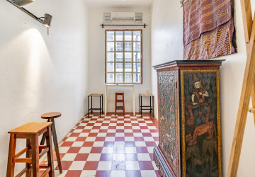 Renovated 2 Bedroom Apartment For Rent - Srah Chork, Phnom Penh thumbnail