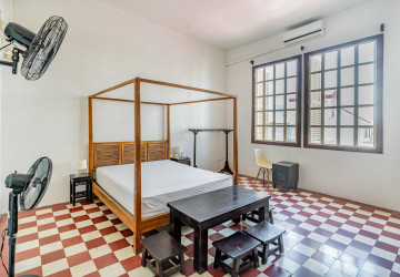 Renovated 2 Bedroom Apartment For Rent - Srah Chork, Phnom Penh thumbnail