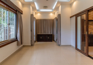 4 Bedroom Villa For Rent - Bassac Garden, Tonle Bassac, Phnom Penh thumbnail