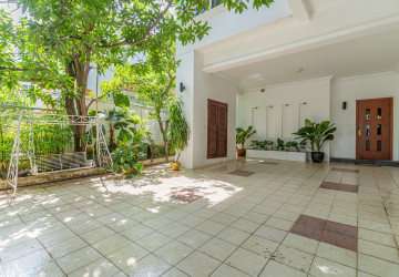 4 Bedroom Villa For Rent - Bassac Garden, Tonle Bassac, Phnom Penh thumbnail