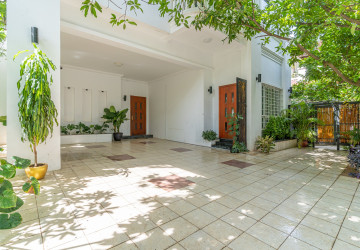 4 Bedroom Villa For Rent - Bassac Garden, Tonle Bassac, Phnom Penh thumbnail