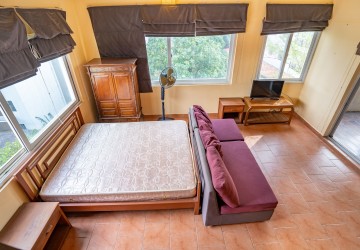 2 Bedroom Apartment For Rent in Tonle Bassac, Phnom Penh thumbnail