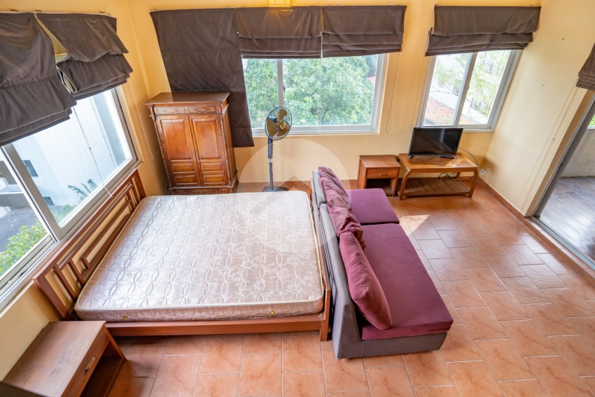 2 Bedroom Apartment For Rent in Tonle Bassac, Phnom Penh