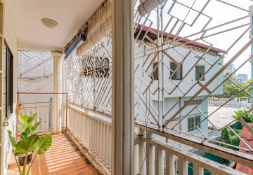 Renovated 2 Bedroom Apartment For Rent - Chakto Mukh, Phnom Penh thumbnail