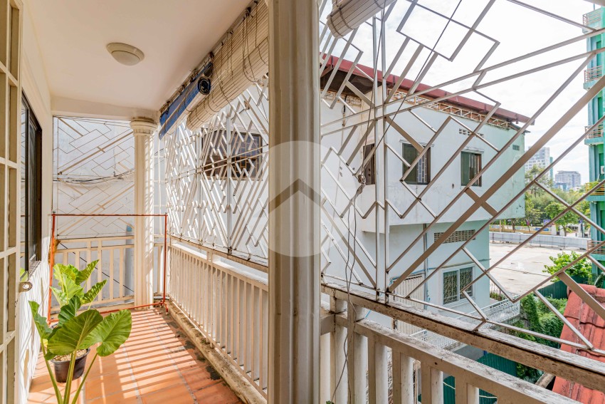 Renovated 2 Bedroom Apartment For Rent - Chakto Mukh, Phnom Penh