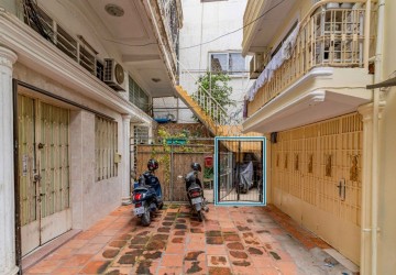 Renovated 2 Bedroom Apartment For Rent - Chakto Mukh, Phnom Penh thumbnail