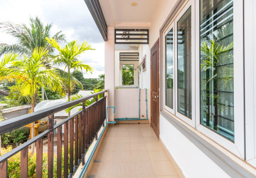 2 Bedroom Apartment For Rent - Kouk Chak, Siem Reap thumbnail