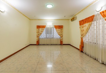 5 Bedroom Villa For Rent - Chaktomukh, Phnom Penh thumbnail