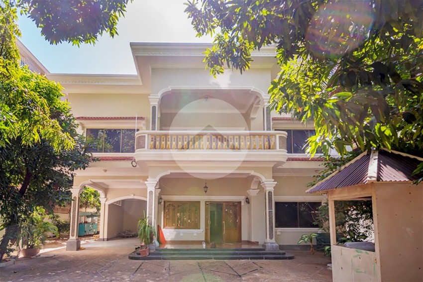 5 Bedroom Villa For Rent - Chaktomukh, Phnom Penh