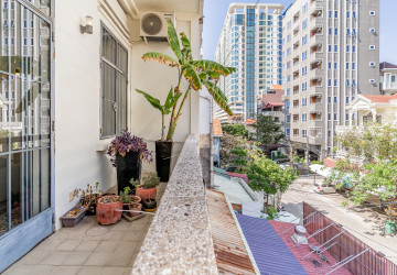 Renovated Duplex 2 Bedroom Apartment For Sale - Srah Chork, Phnom Penh thumbnail