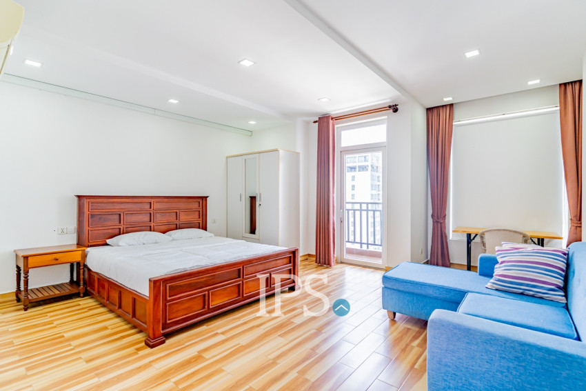 2 Bedrooms Serviced Apartment for Rent- Tonle Bassac , Phnom Penh