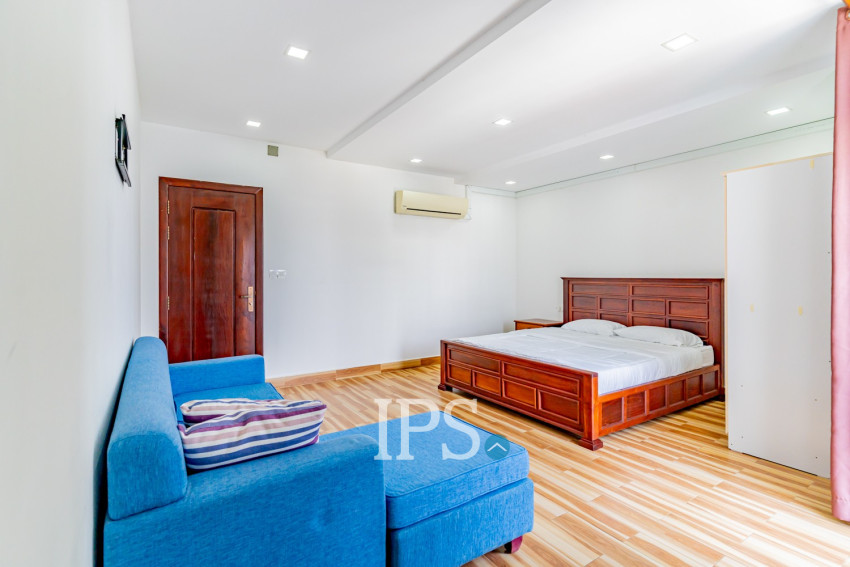 2 Bedrooms Serviced Apartment for Rent- Tonle Bassac , Phnom Penh