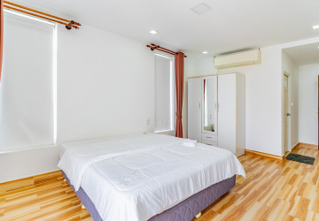 2 Bedrooms Serviced Apartment for Rent- Tonle Bassac , Phnom Penh thumbnail