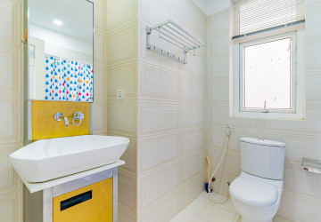 2 Bedrooms Serviced Apartment for Rent- Tonle Bassac , Phnom Penh thumbnail