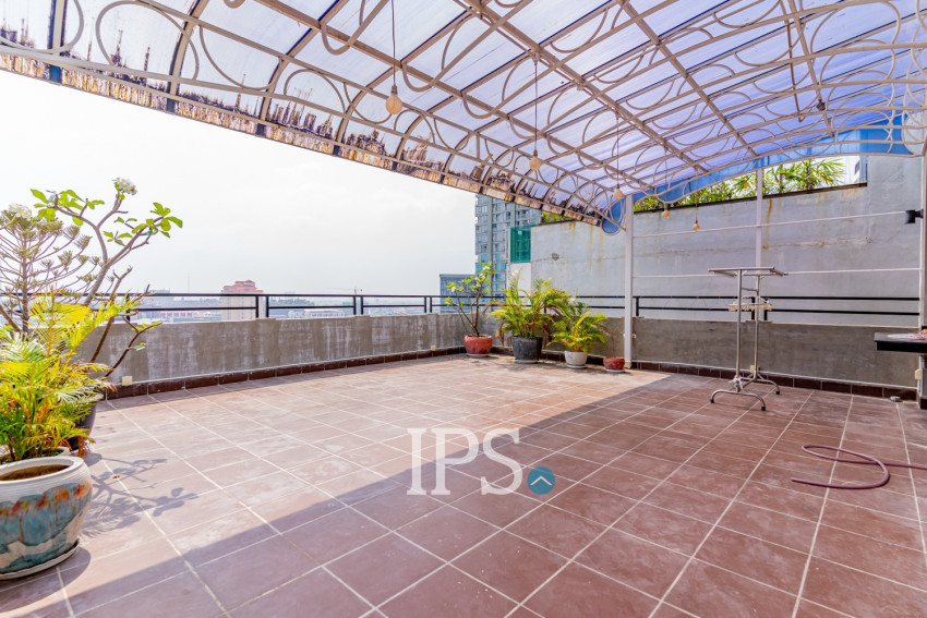 2 Bedrooms Serviced Apartment for Rent- Tonle Bassac , Phnom Penh