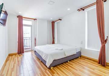 2 Bedrooms Serviced Apartment for Rent- Tonle Bassac , Phnom Penh thumbnail