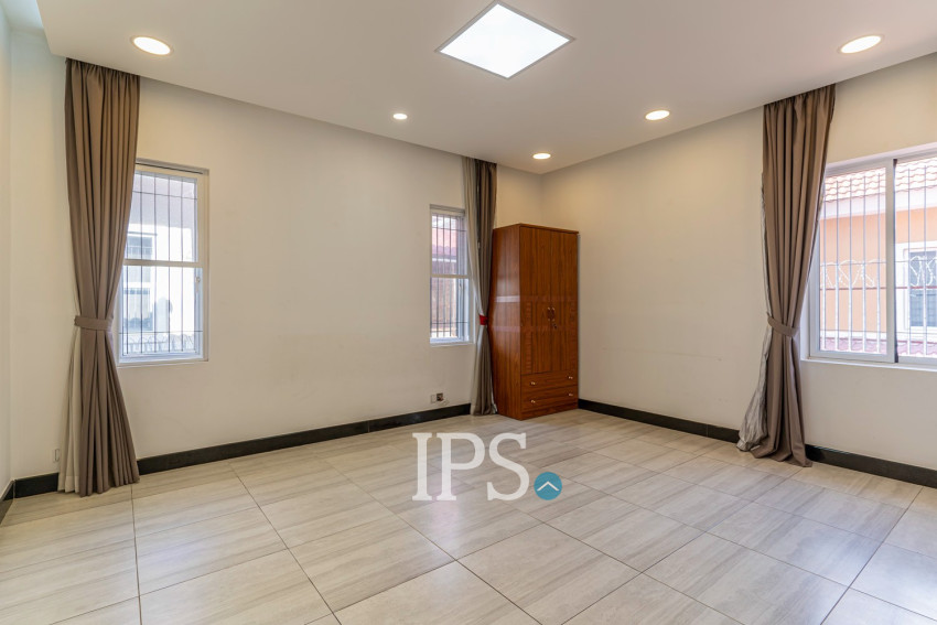 4 Bedroom Villa For Rent - Bassac Garden City, Tonle Bassac, Phnom Penh