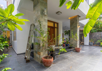 4 Bedroom Villa For Rent - Bassac Garden City, Tonle Bassac, Phnom Penh thumbnail