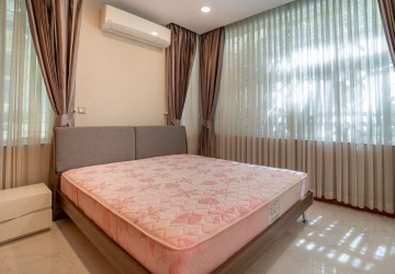 5 Bedroom Villa For Rent - Tonle Bassac, Phnom Penh thumbnail