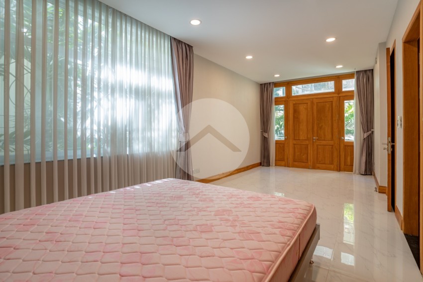 5 Bedroom Villa For Rent - Tonle Bassac, Phnom Penh