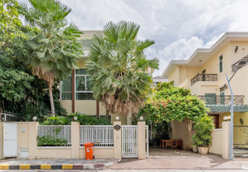 5 Bedroom Villa For Rent – Tonle Bassac, Phnom Penh