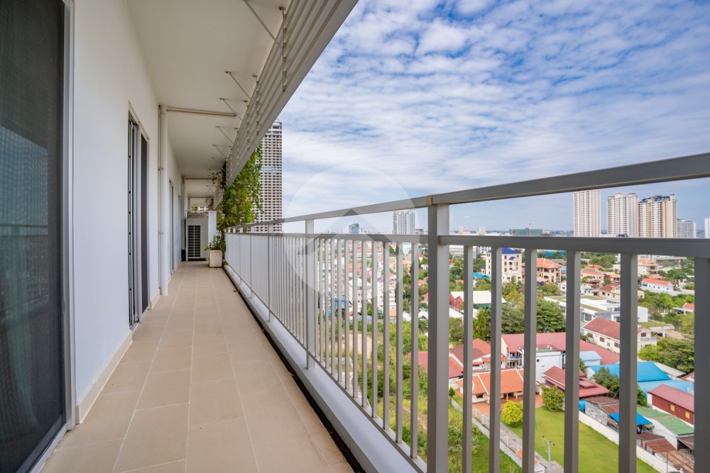 3 Bedroom Serviced Apartment For Rent - Chroy Changvar, Phnom Penh - Image 9