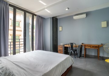 2 Bedroom Apartment For Rent - Tonle Bassac, Phnom Penh thumbnail