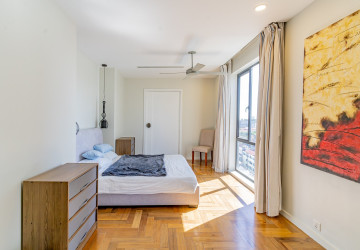 Duplex 3 Bedroom Serviced Apartment For Rent - Tonle Bassac, Phnom Penh thumbnail