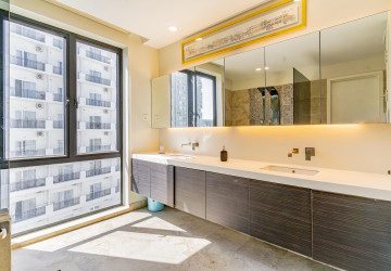 Duplex 3 Bedroom Serviced Apartment For Rent - Tonle Bassac, Phnom Penh thumbnail