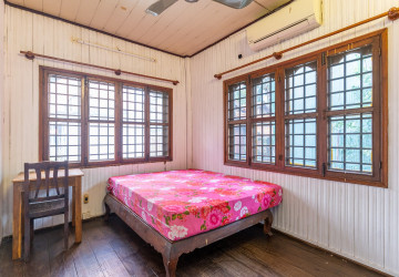 4 Bedroom Villa For Rent - Beoung Trabek, Phnom Penh thumbnail