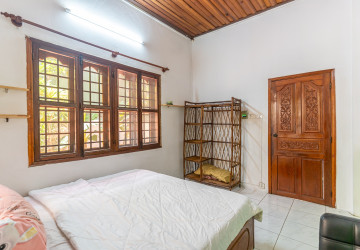 4 Bedroom Villa For Rent - Beoung Trabek, Phnom Penh thumbnail