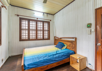 4 Bedroom Villa For Rent - Beoung Trabek, Phnom Penh thumbnail