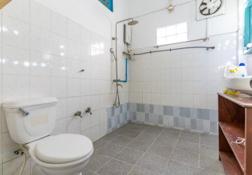 4 Bedroom Villa For Rent - Beoung Trabek, Phnom Penh thumbnail