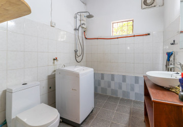 4 Bedroom Villa For Rent - Beoung Trabek, Phnom Penh thumbnail