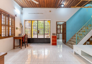 4 Bedroom Villa For Rent - Beoung Trabek, Phnom Penh thumbnail