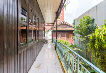 4 Bedroom Villa For Rent - Beoung Trabek, Phnom Penh thumbnail