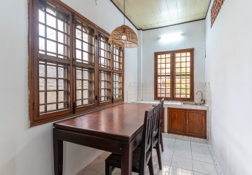 4 Bedroom Villa For Rent - Beoung Trabek, Phnom Penh thumbnail