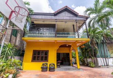 4 Bedroom Villa For Rent - Beoung Trabek, Phnom Penh thumbnail